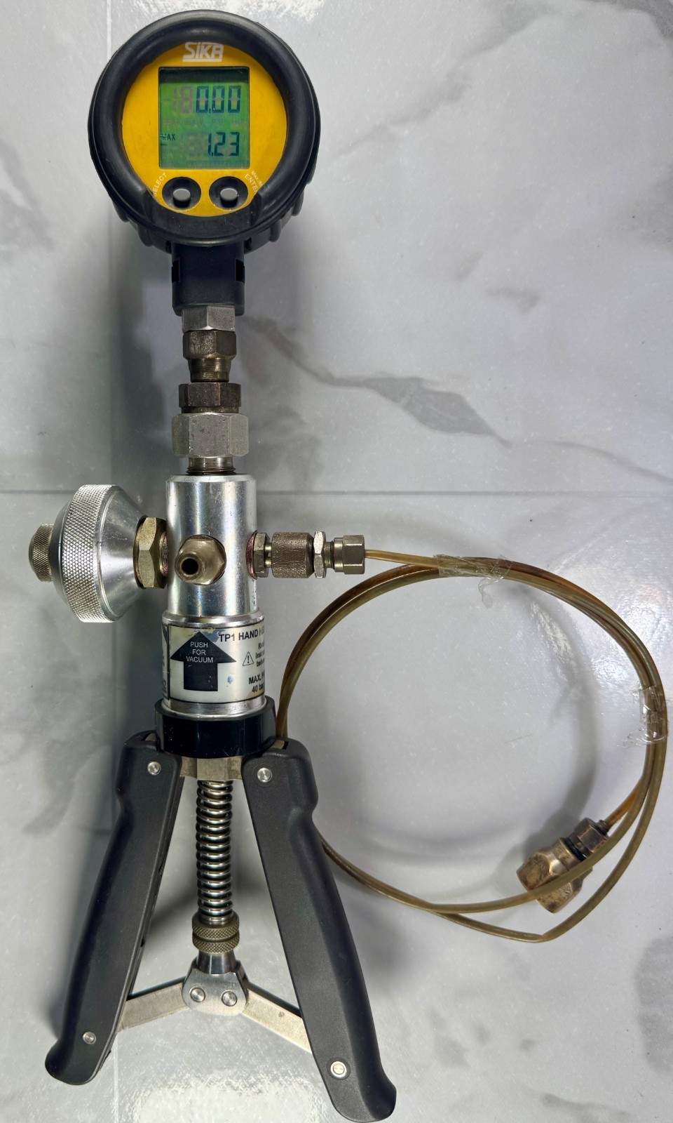 Sika TP1 Hand pump pressure calibrator with Digital Pressure Gauge 40 Bar 600PSI