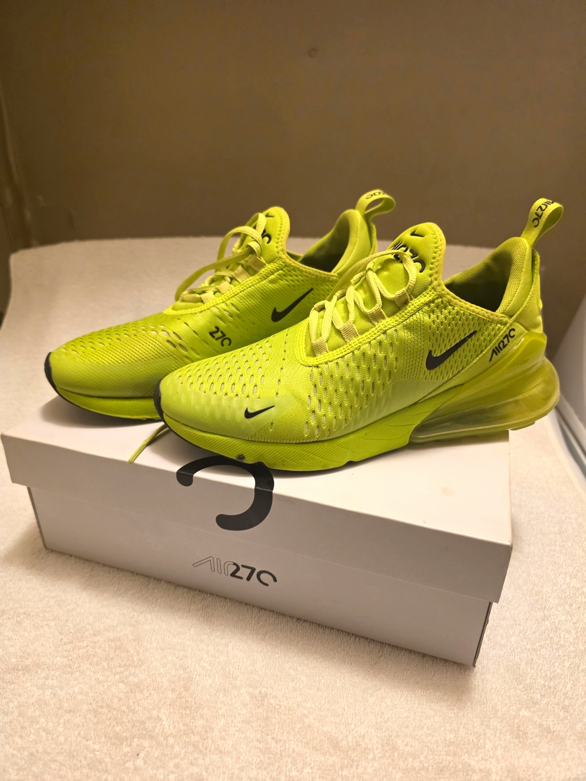 Nike Air Max 270 Men’s Green Low Top Lace Up Athletic Sneakers