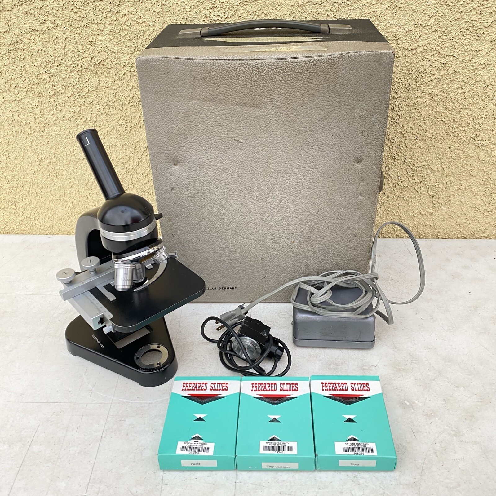 Ernst Leitz Wetzlar Laboratary Microscope Germany W/ Three Lenses, Case & Slides