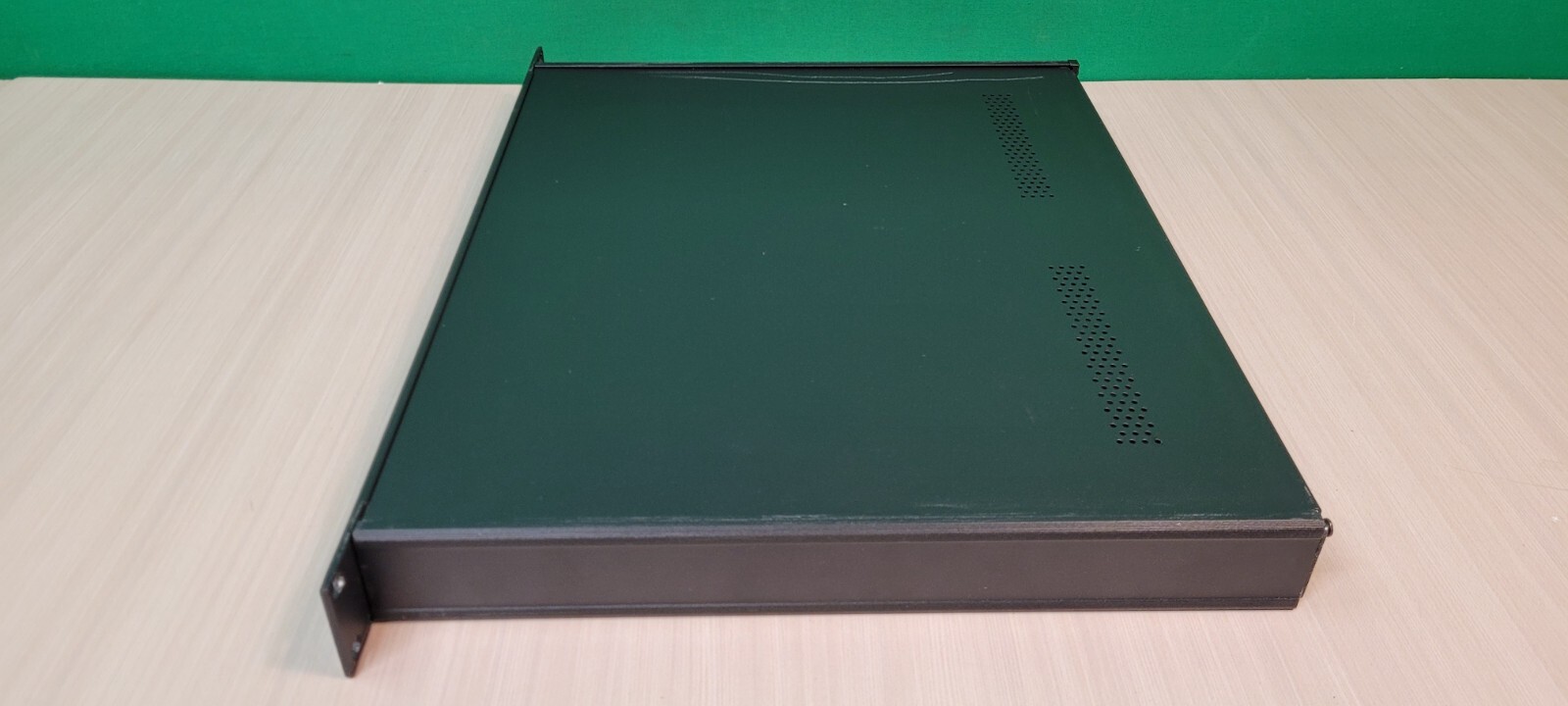 ShowLED V-Box MKII LIGHT STAGE LIGHTING CURTAIN CONTROLLER POWERS ON