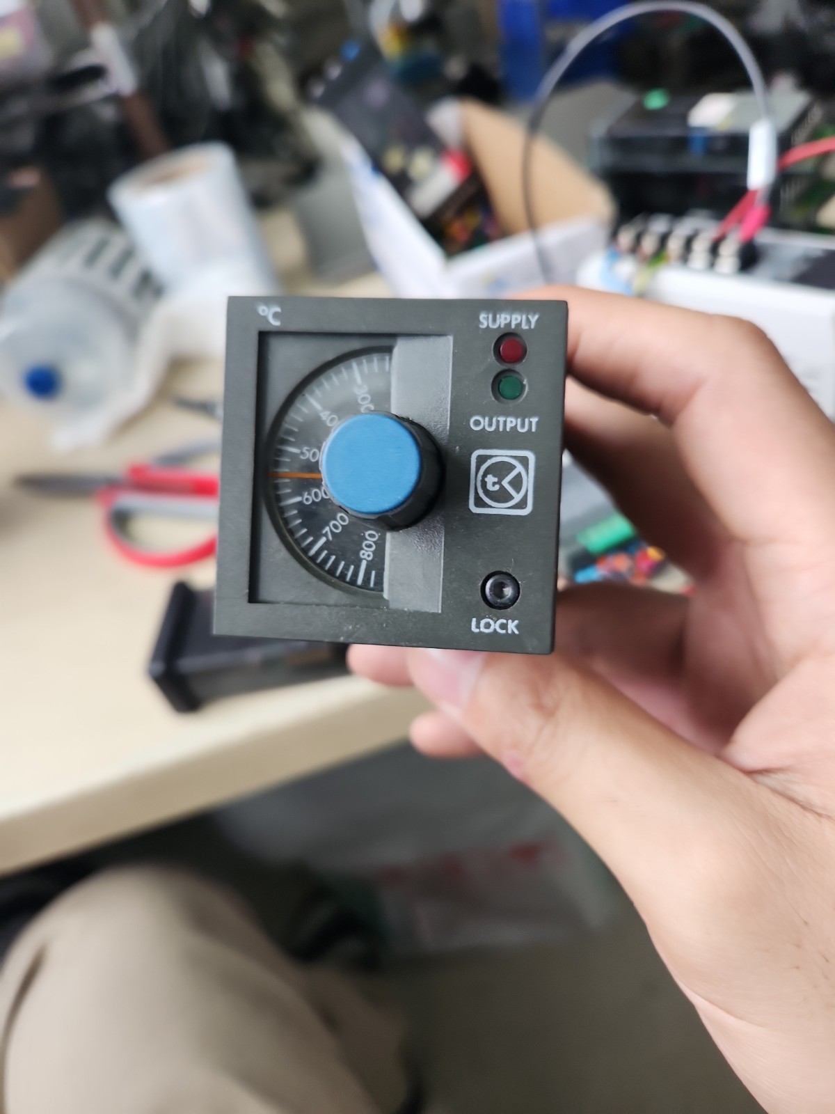 TEMPATRON MODEL : TC4810-04 TEMPRATURE CONTROLLER SUPPLY 240/110 VAC