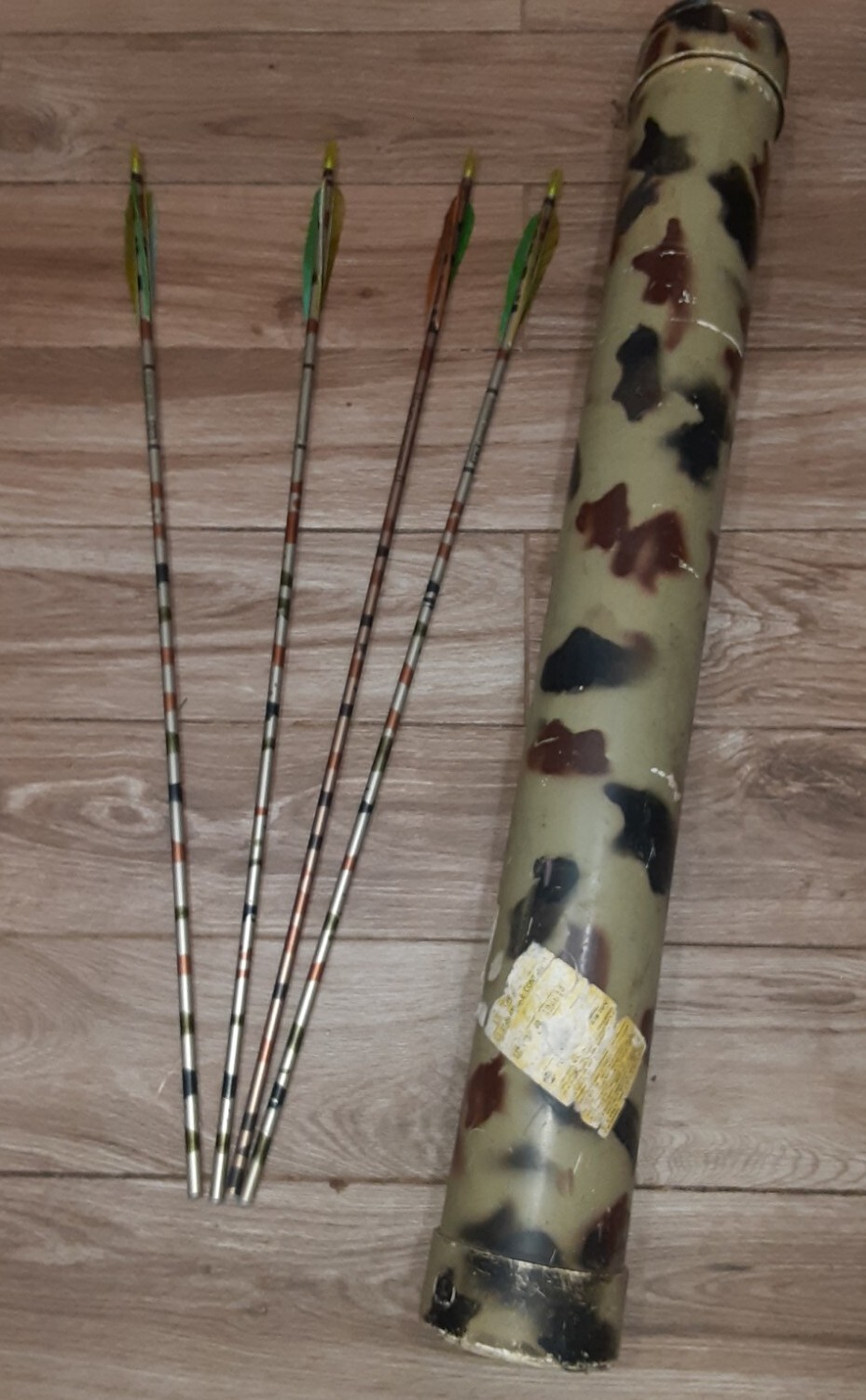 Lot 4 Easton Shafts 3 Camo Hunter XX75, 1 Gamegetter II, With Arrow Tube Holder