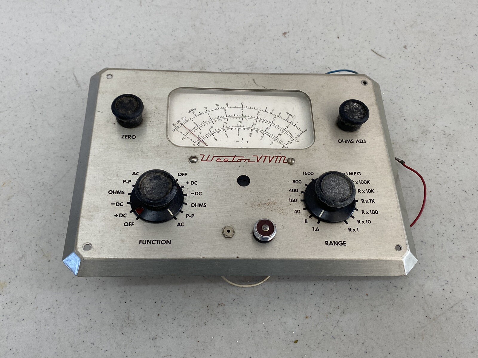 Vintage Weston Model 982 VTVM Vacuum Tube Volt Meter
