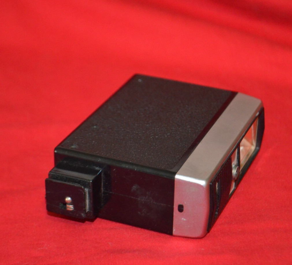 Vintage Focal Maxi C Computer ElectricAutomatic Camera Flash w/Cord Untested