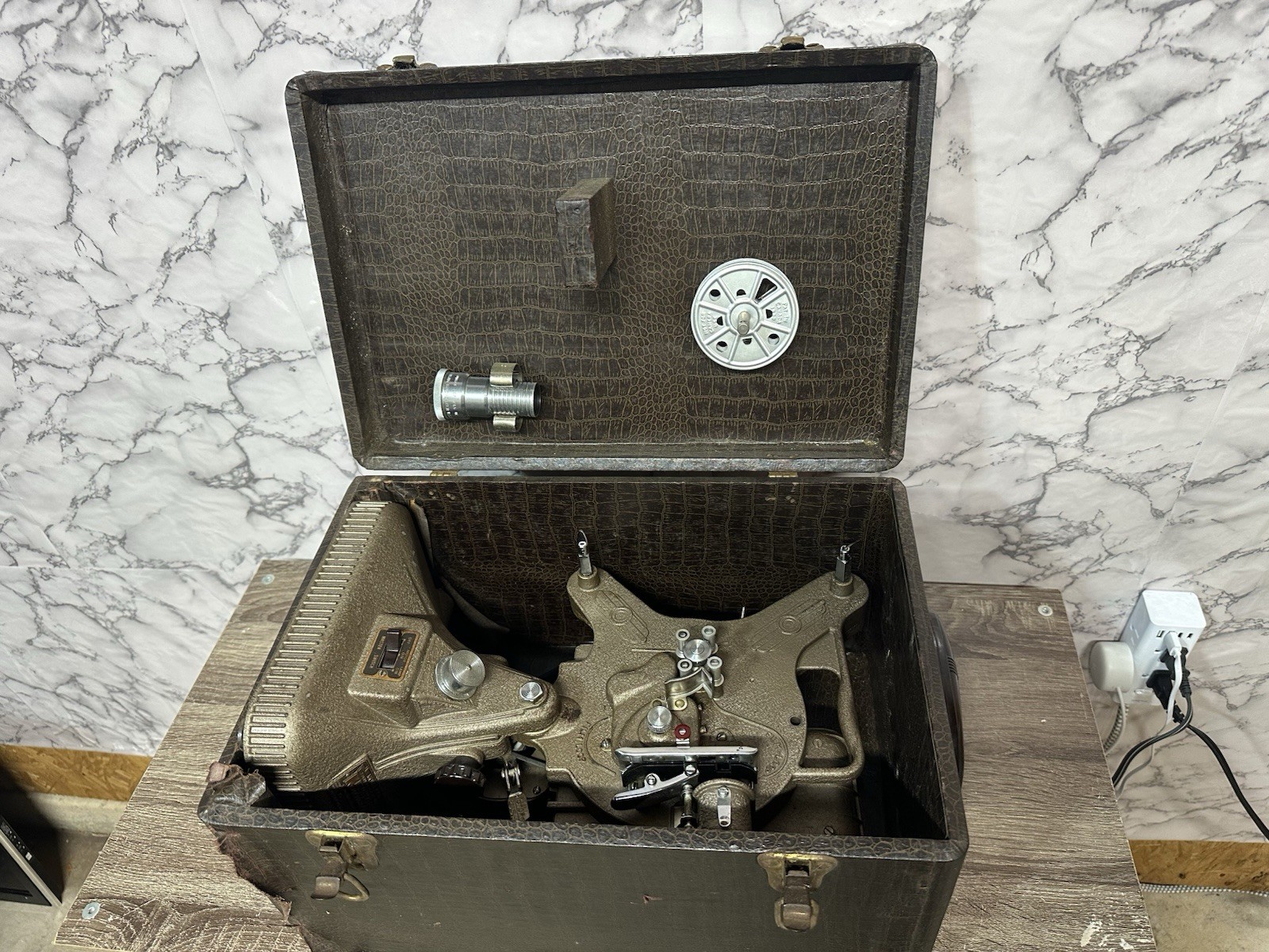 Vintage Keystone K-160 16mm Movie Projector Wollensak Sunray Lens & Case