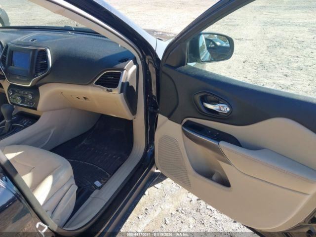 CHEROKEE 2019 Glove Box 5013423