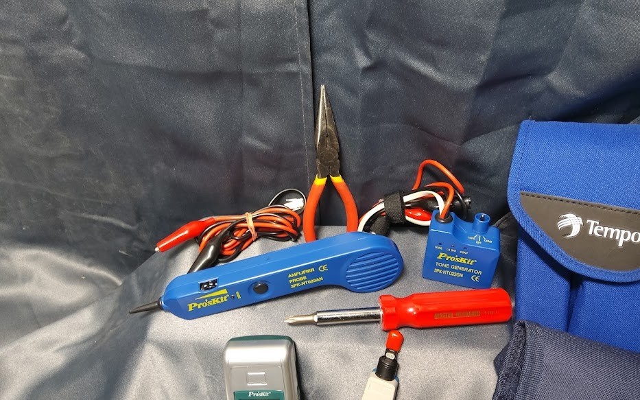 Pros kit Telecom Everything included. Tested
