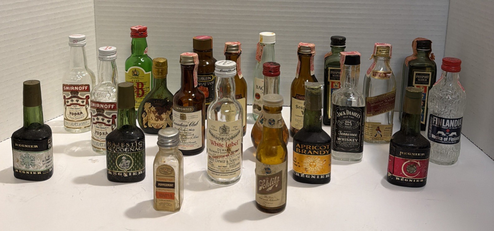 Lot of 22 Vintage Assortment of Airline Mini Liquor Bottles (Empty) (O225)