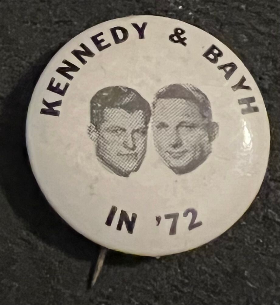 1972 1" KENNEDY & BAYH PICTURE PIN BACK