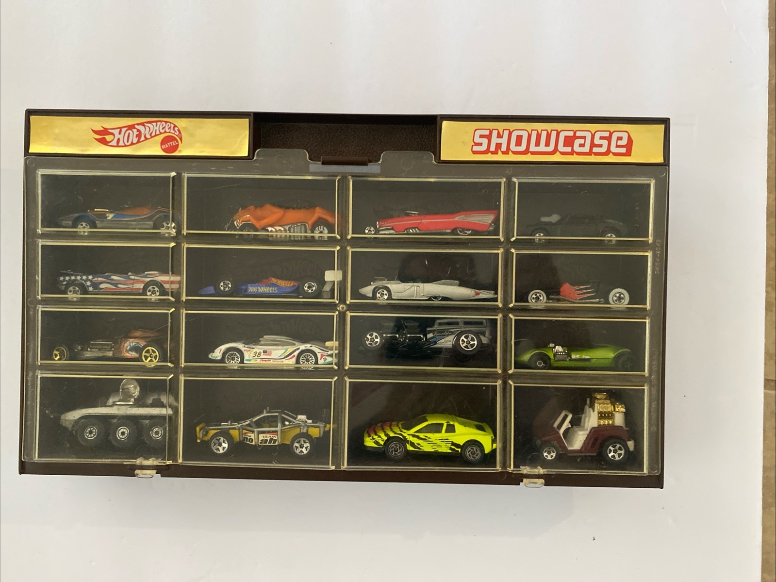 Vintage Hot Wheel 1981 Mattel Hanging Showcase & 16 Die Cast Cars From 70s-2000