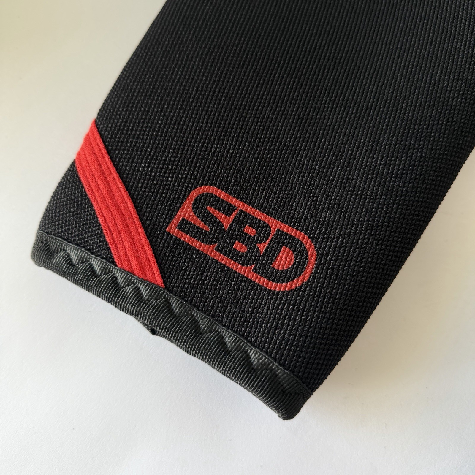 SBD 7mm POWERLIFTING Knee Sleeves Size SMALL Black Red Pair Powerlifting IPF