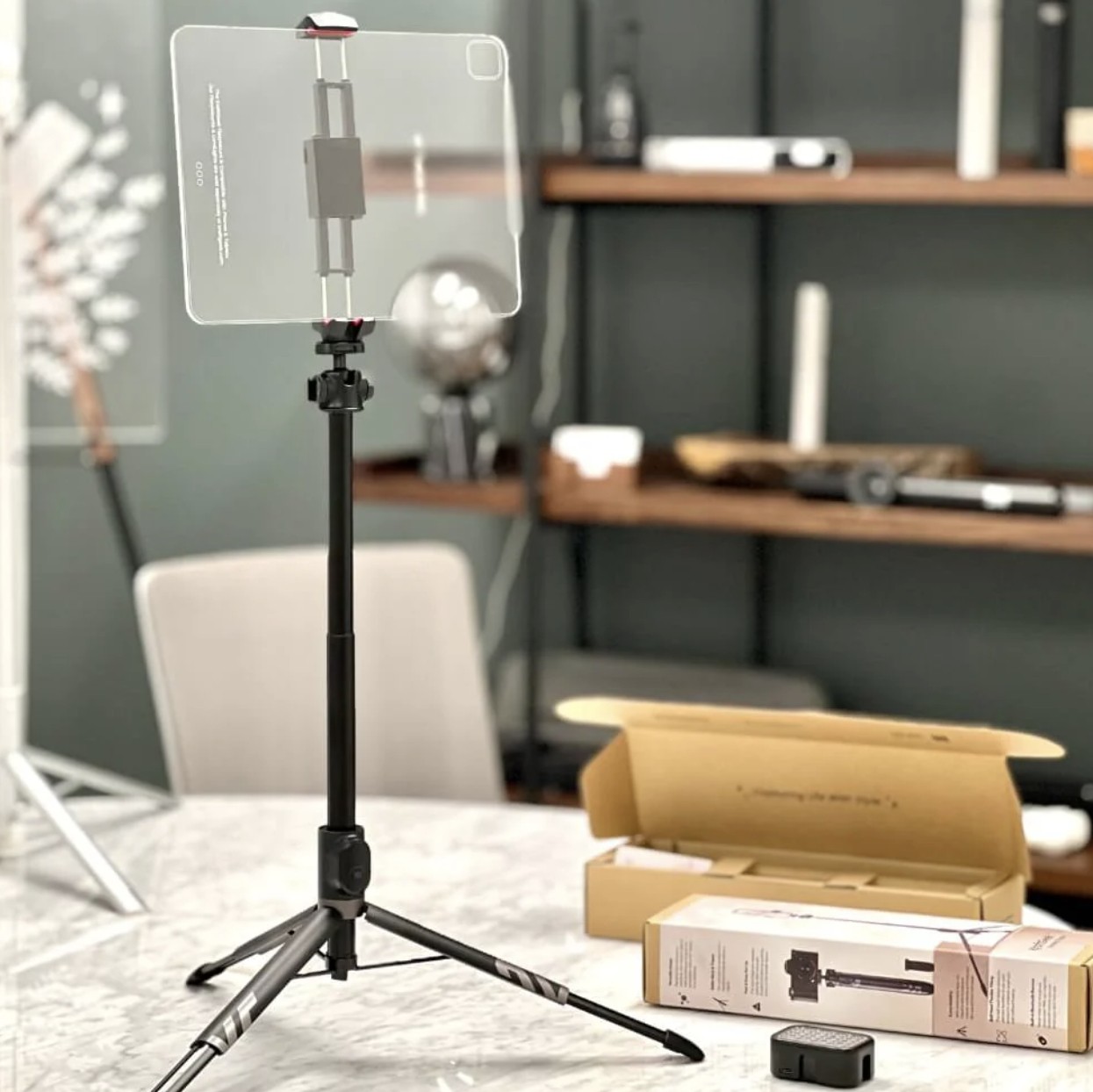 KraftGeek Variety Tripod with Phone/Tablet FlexyMount Kit