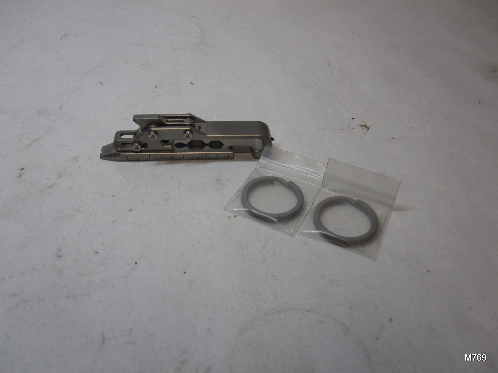 Multitool - Nailpuller, Bottle Opener, Window Breaker, Ruler, Square, Hex Screw