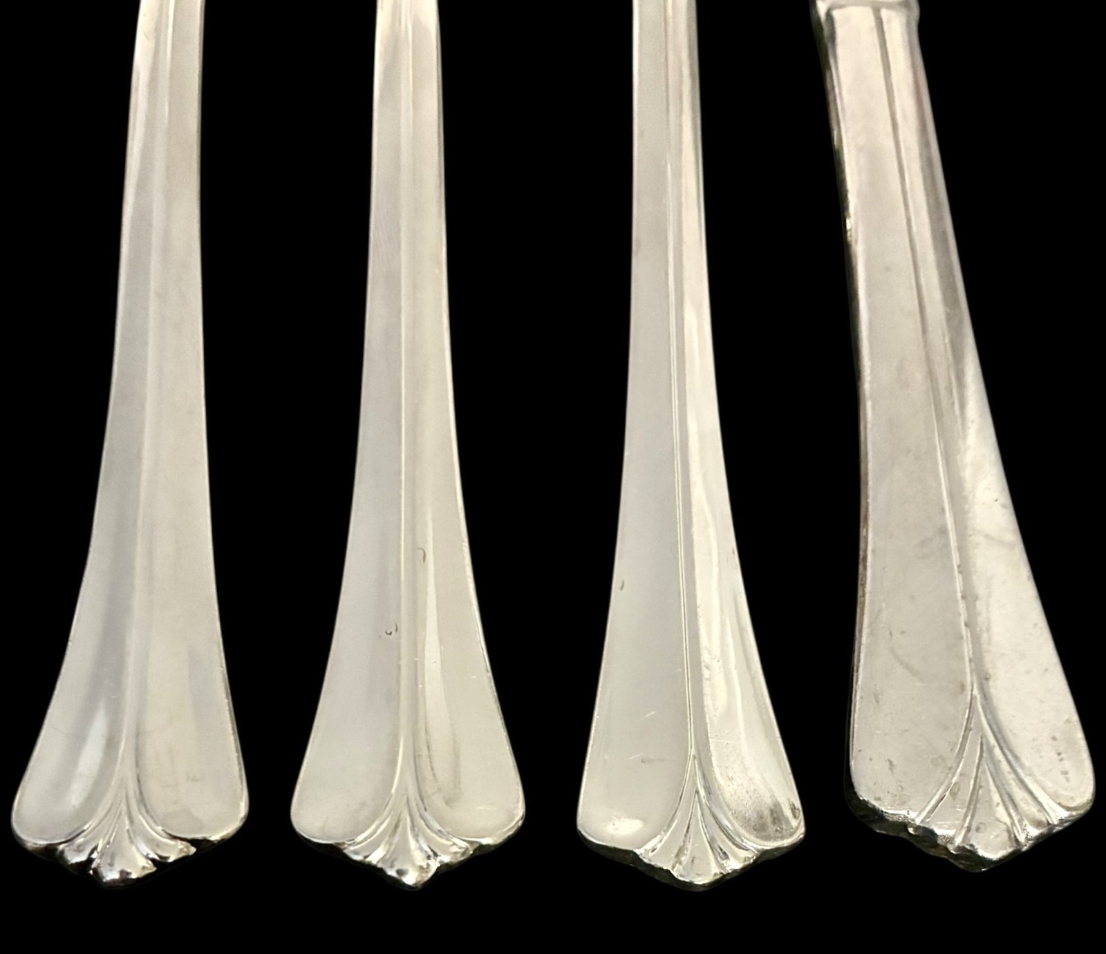 PFALTZGRAFF Stainless "ELLINGTON" 18/8 Flatware 4 dinner knives