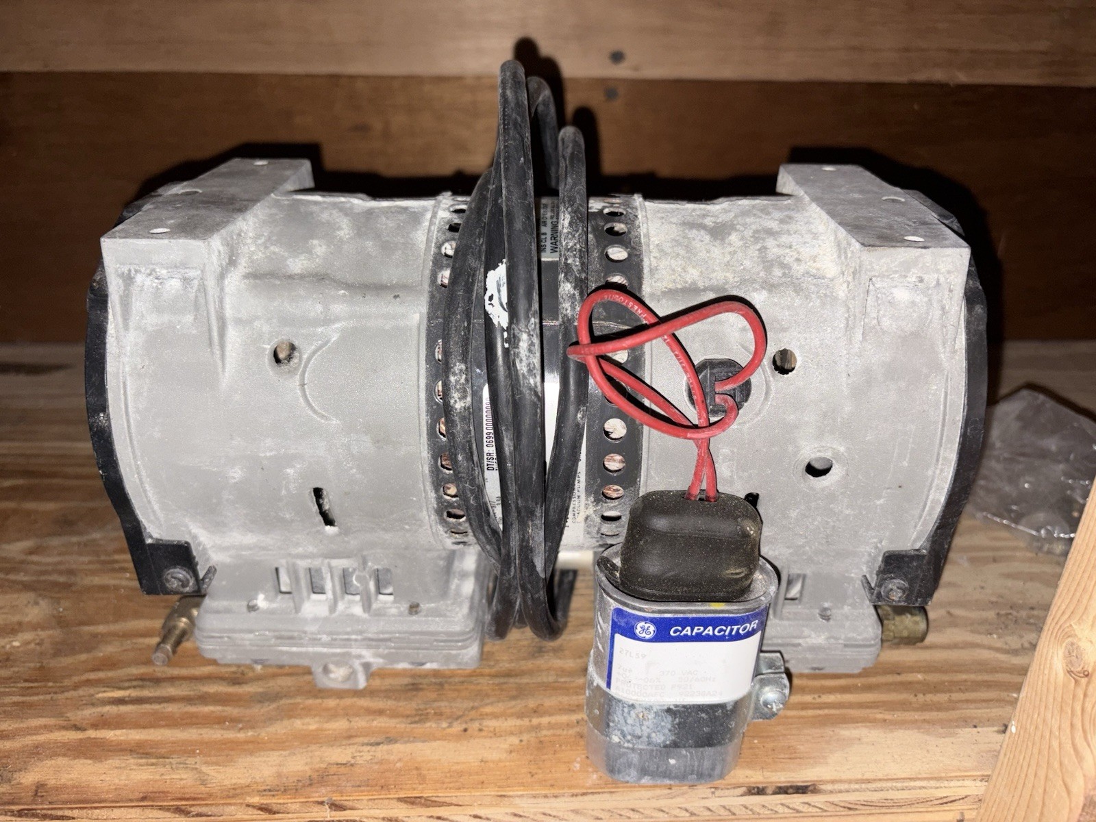 2688VE44 Thomas Oil-less WOB-L Piston Vacuum Pump - Voltage: 115V AC (60 Hz)