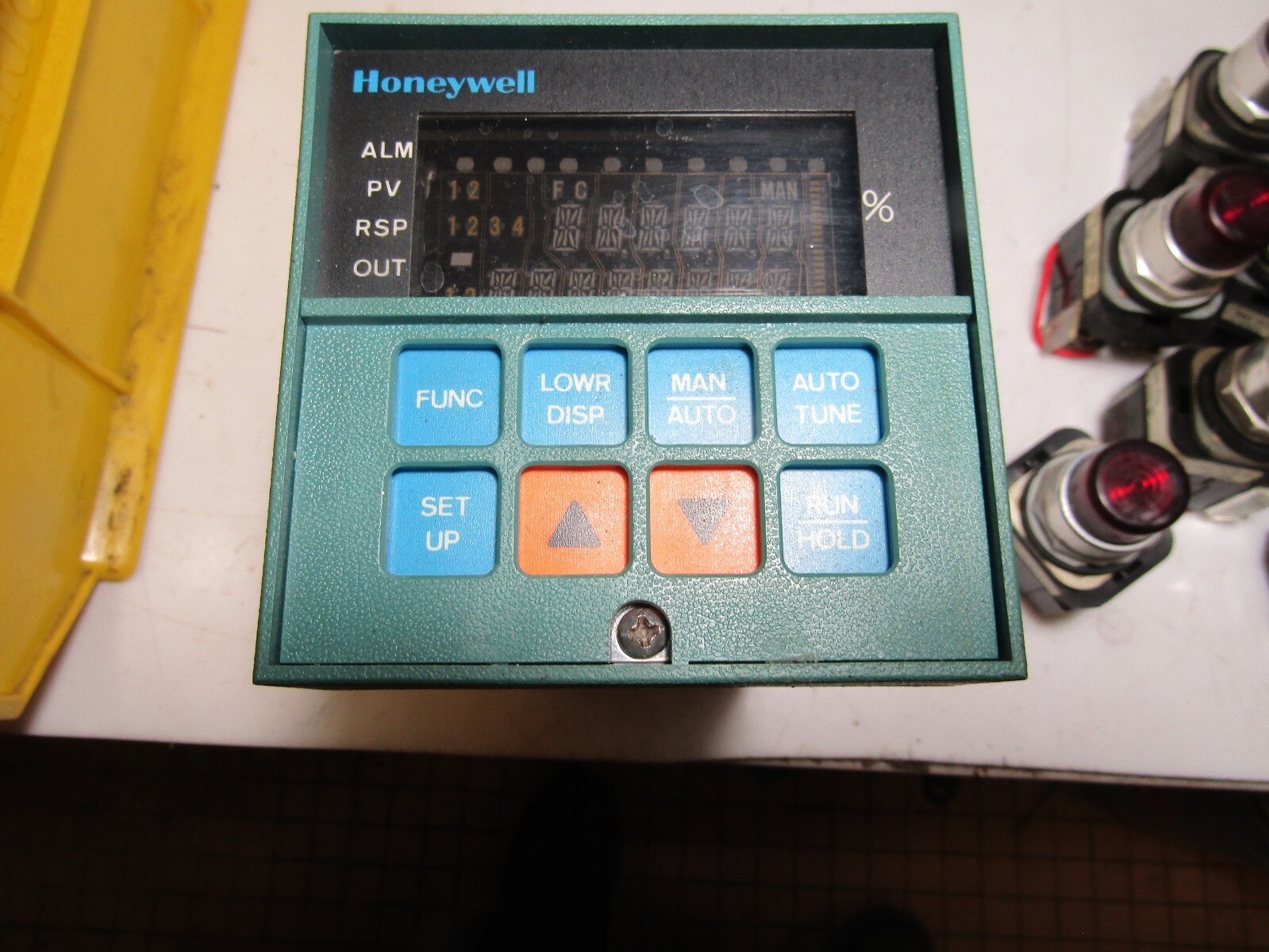 ✌ HONEYWELL CONTROLLER 120 VAC DC3001-0-00A-2-00-0111 MOUNTING CLIPS & COVER