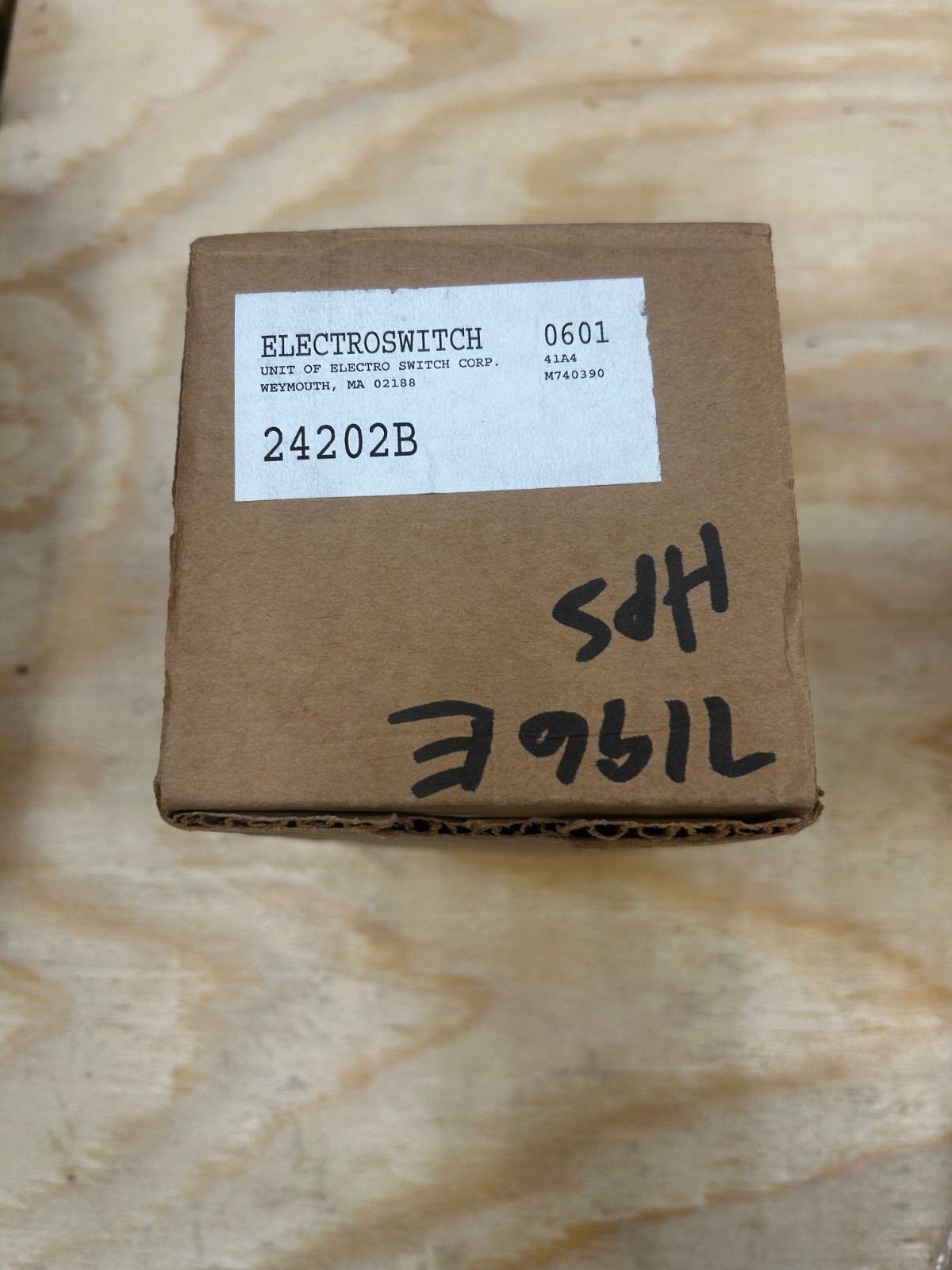 ElectroSwitch 24202B Rotary Knob Switch 8 Position 2 Stack Double