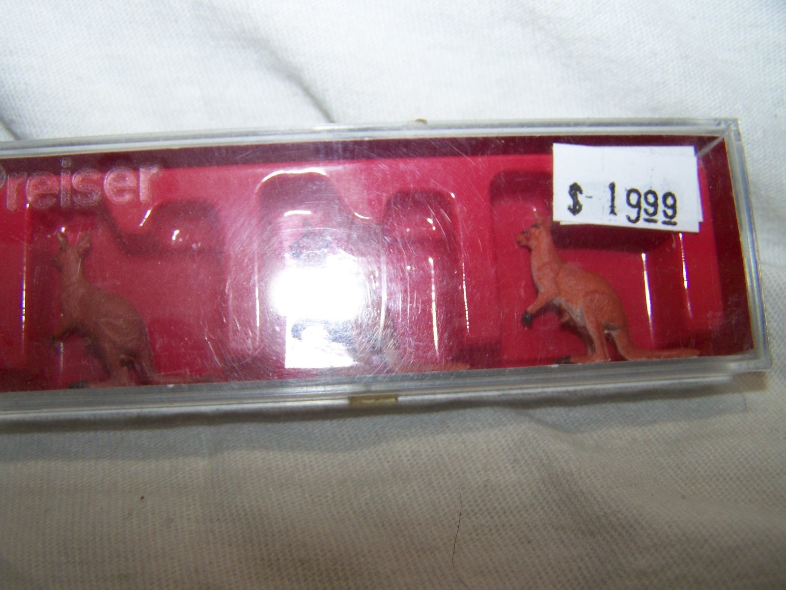 Preiser #20392 HO Scale Kangaroos(Pack of 3)