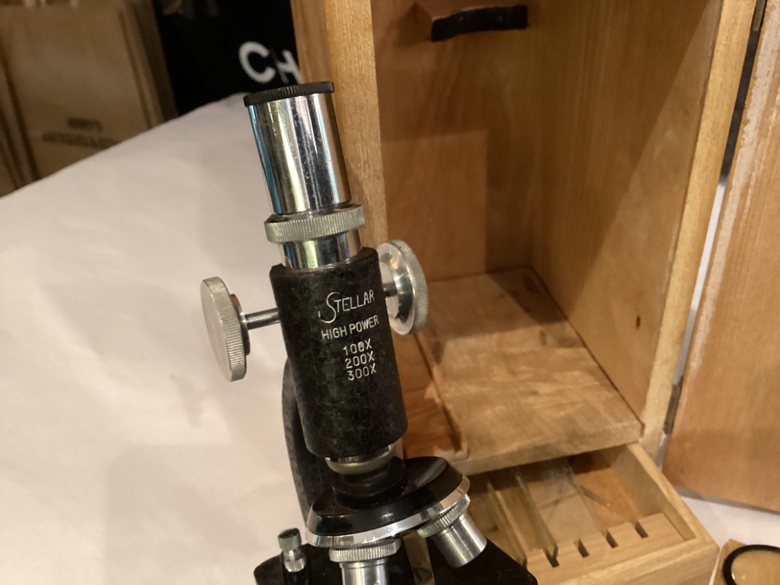VINTAGE IN ORIGINAL WOOD BOX & ACCESSORIE AUTHENTIC STELLAR #B104 MICROSCOPE NR