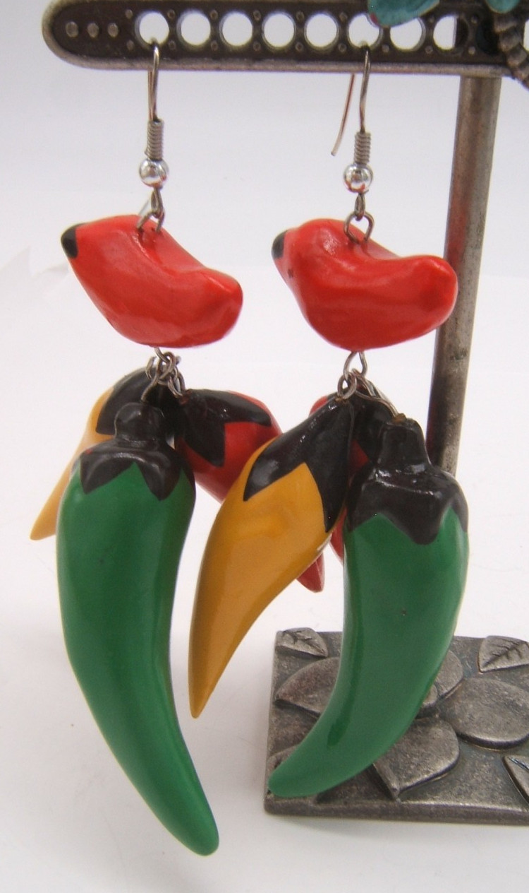VTG COLORFUL CHILI PEPPER DANGLE EARRINGS