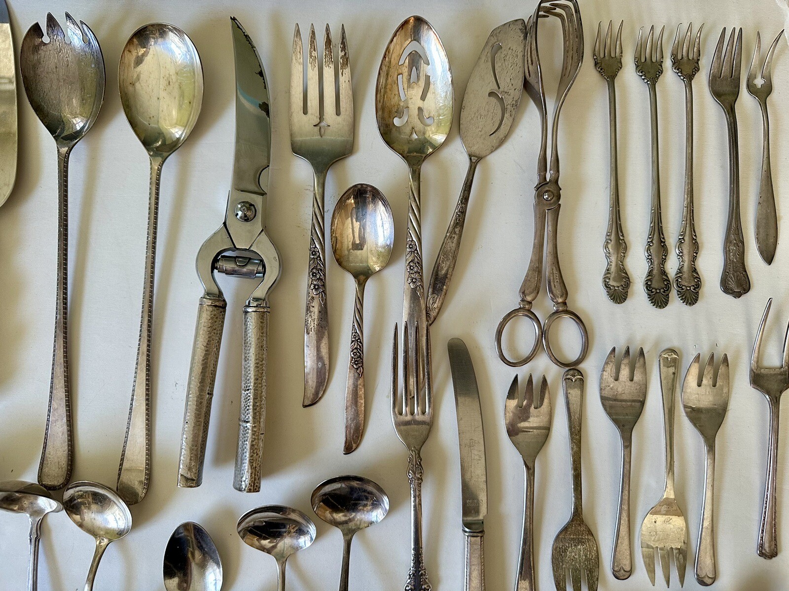 59 pc LOT ASSORTED SILVERPLATE SERVING FLATWARE 1940'S-1980'S STAINLESS