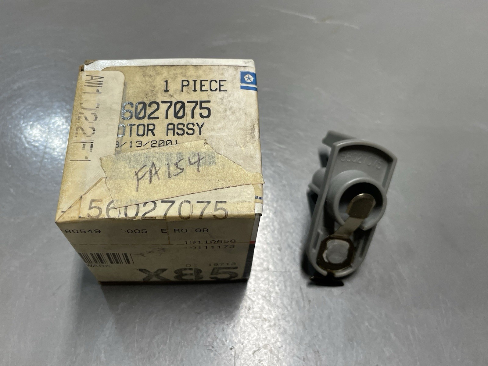 MOPAR Genuine NOS Distributor Rotor Assembly 56027075