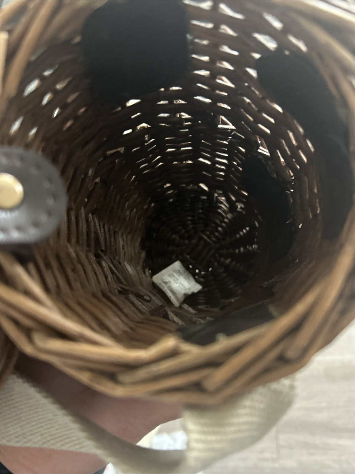 Picnics And Beyond Hanging Wine Basket With Tag