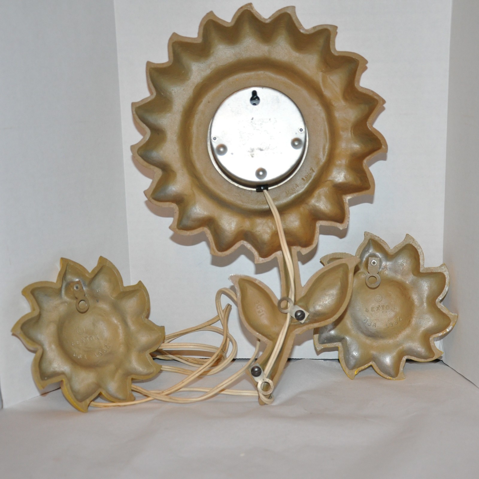 VTG Sexton Sunflower Clock With 2 Flower Accent Pieces Works Metal 1967 MCM 13"