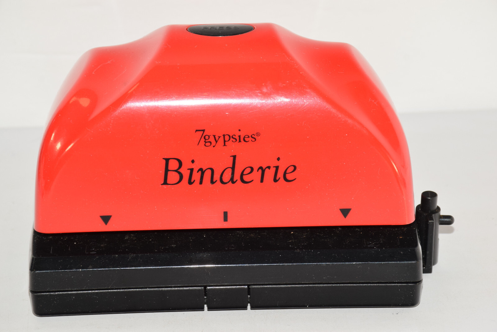 7 Gypsies Binderie 2 Hole Punch Binder Battery Powered Bookbinding Red 10074