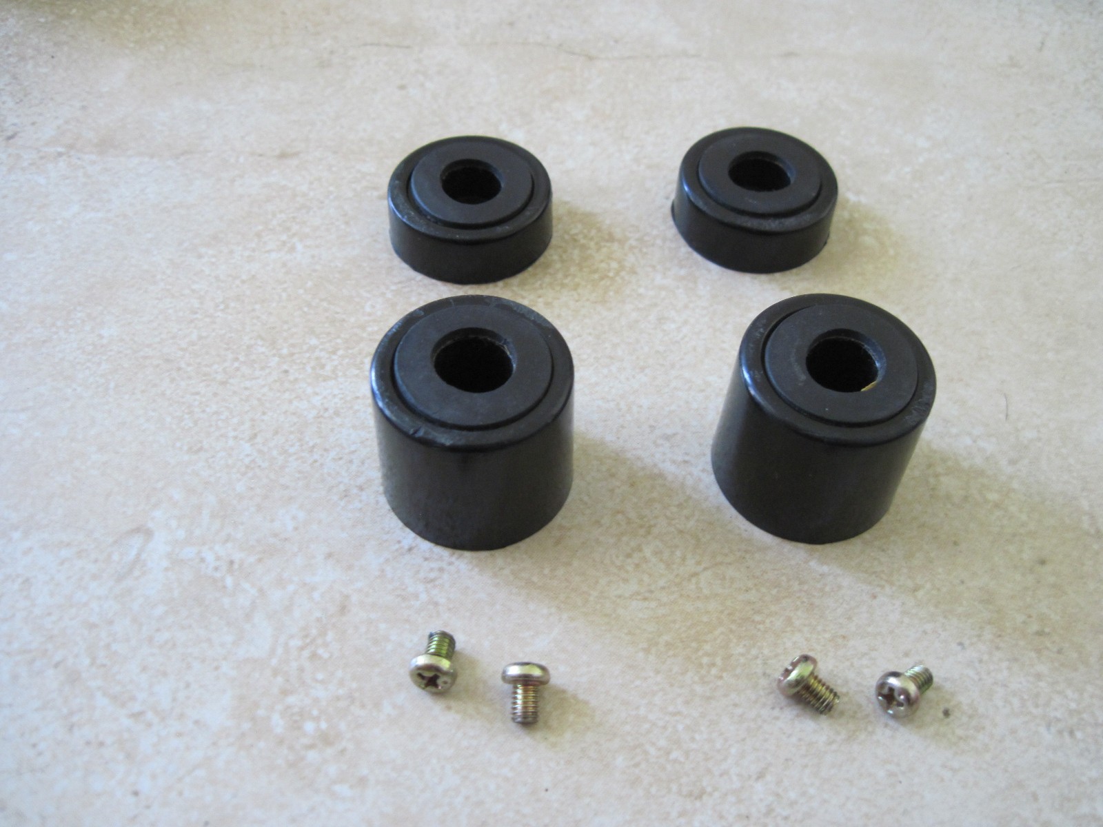 Yaesu FT-767GX  FT-736R Bottom cabinet feet set with front riser feet w/hardware