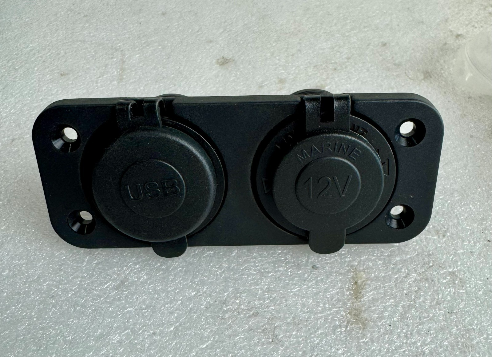 Quick Charge Dual USB Port & Cigarette Lighter Socket 12V