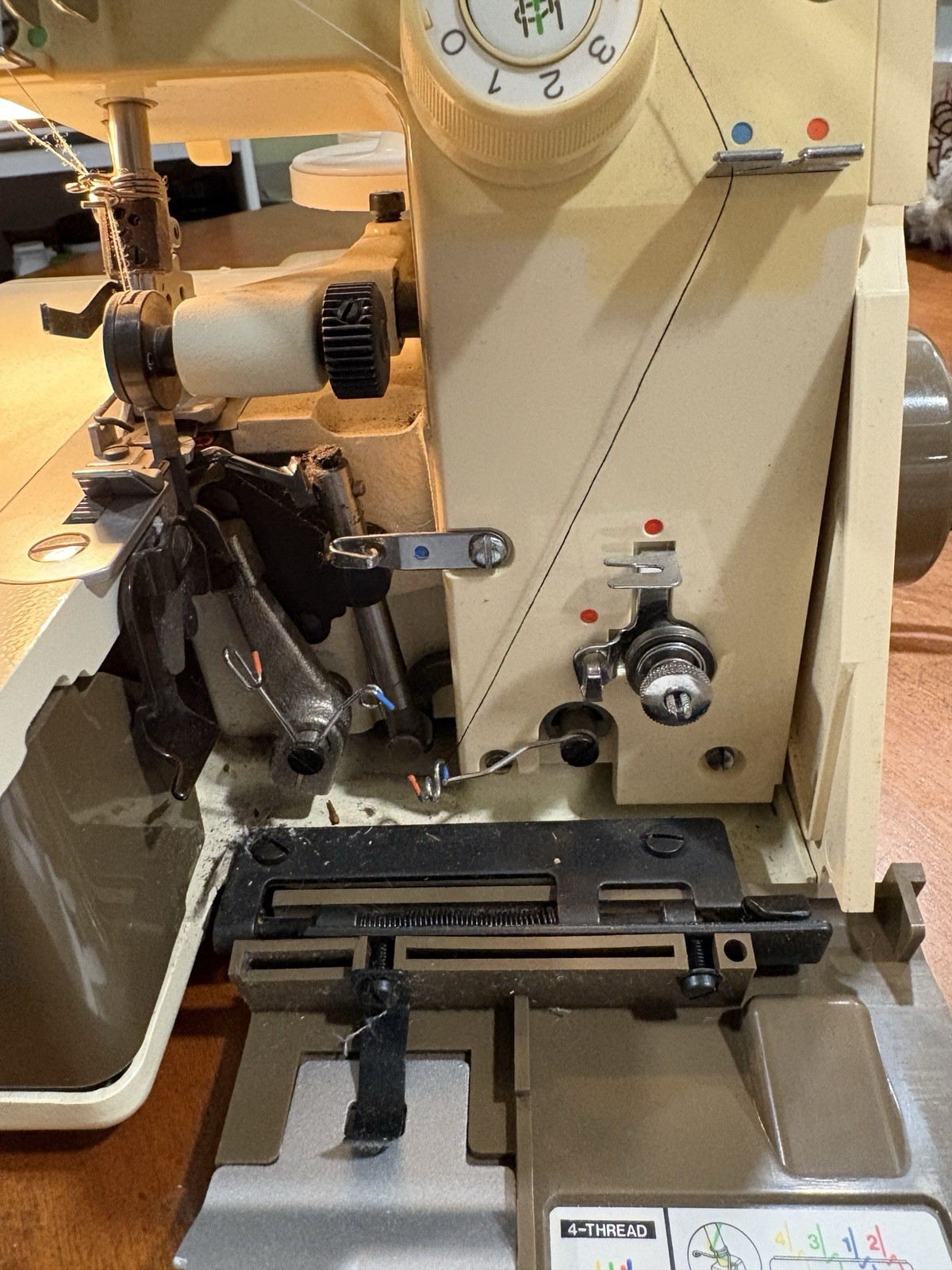 Juki MO-134 Serger Sewing Machine 4 Thread Overlock w/ Foot Pedal Tested Works