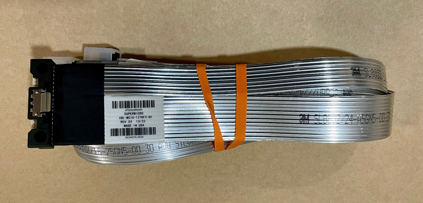 Supermicro CBL-MCIO-1278F3-85 MCIO X16,124p to 2 SlimSAS X8,78/78cm, FFC, 30AWG