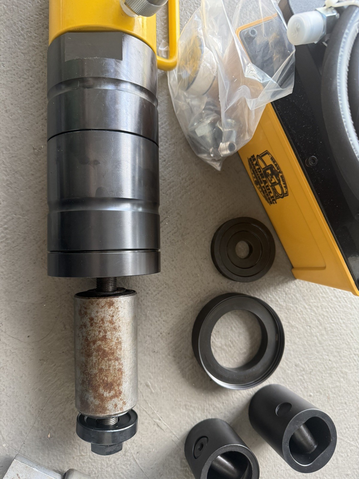Truck bushing extractor
