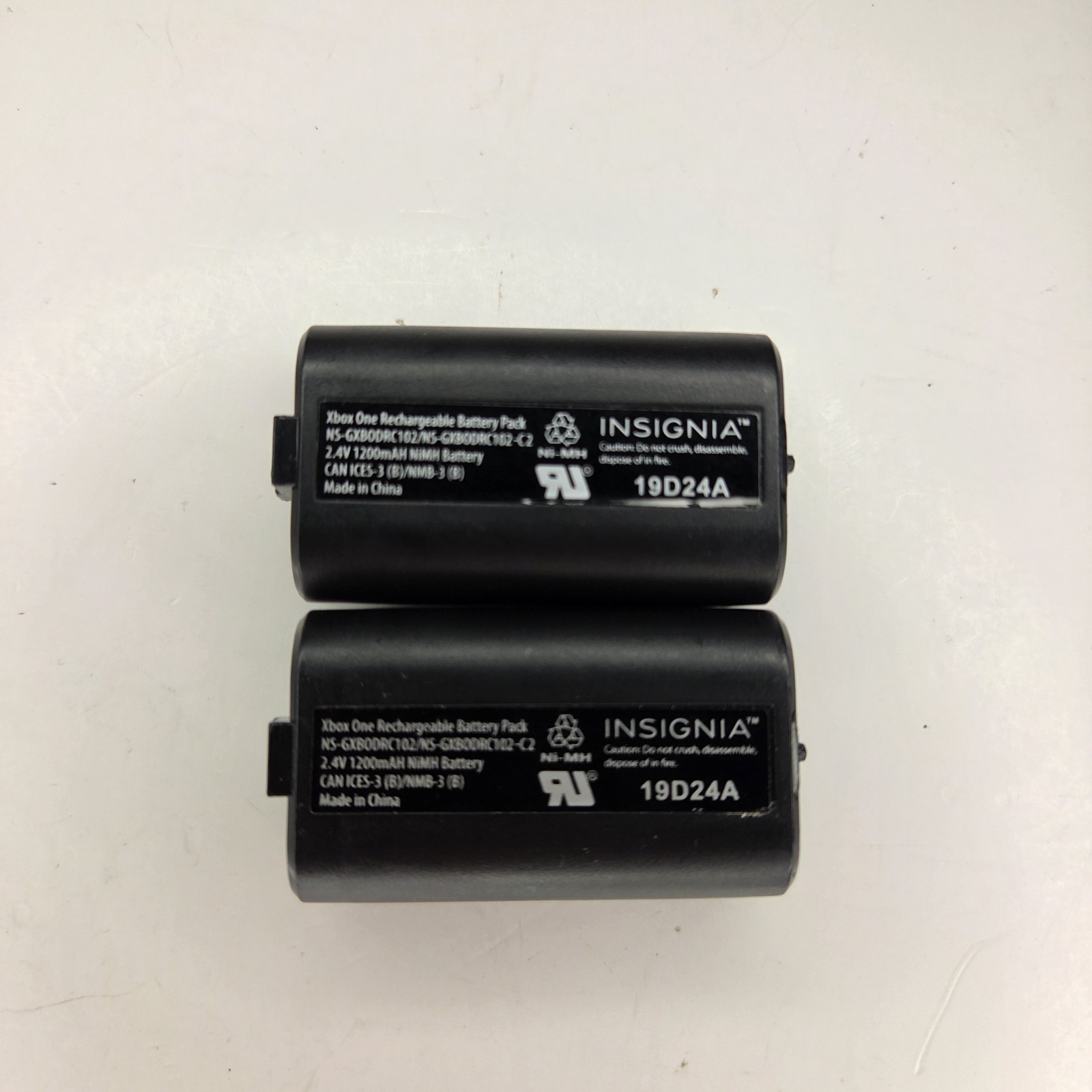 2x Insignia Xbox One Rechargeable Battery Packs 2.4V NIMH - 19D24A