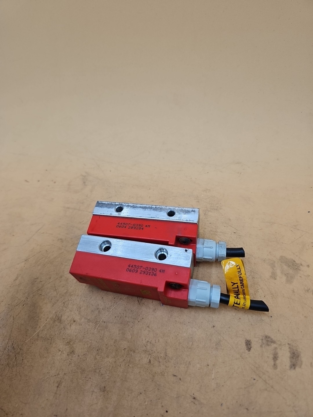 LOT OF 2 OMRON 44507-0390 Sti MA Series Safety Switches
