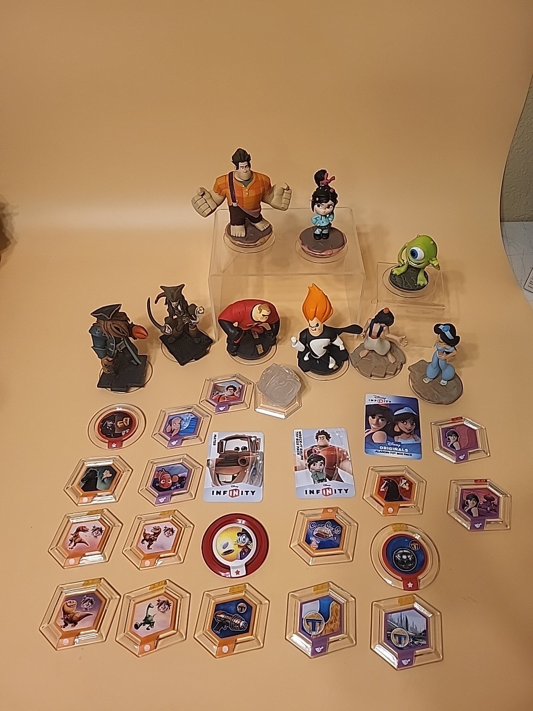 Lot Of 10 Disney/Pixar Infinity Figures & 18 Assorted Disks 3.0