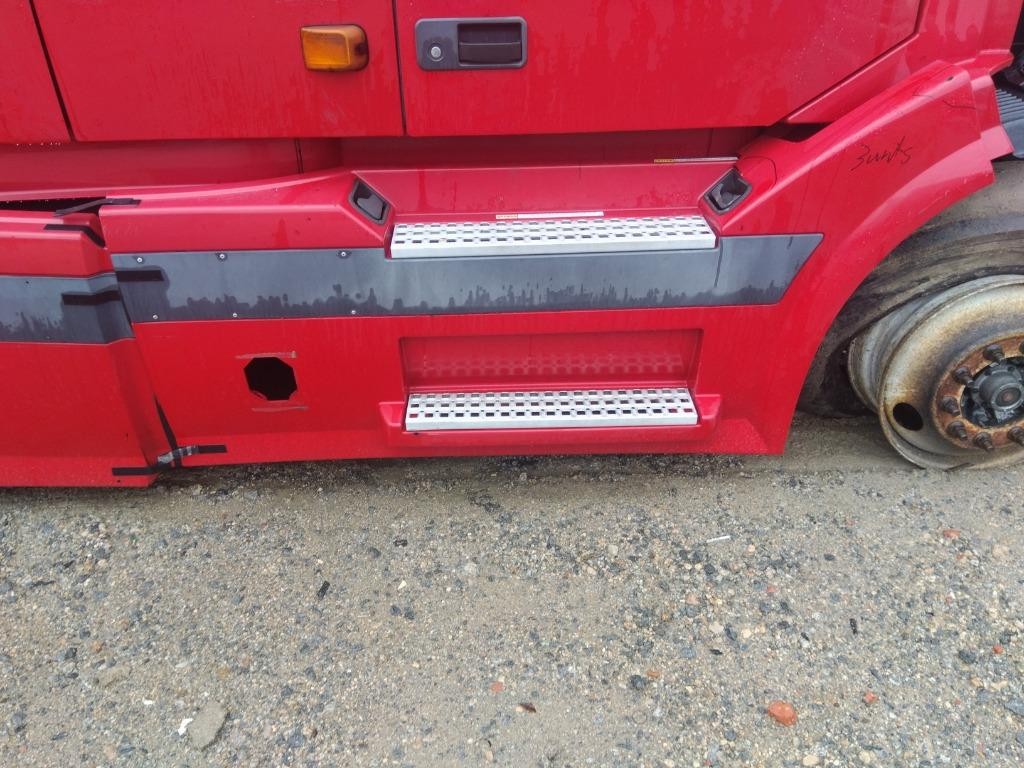 For 2006 VOLVO VNL SIDE FAIRING Right ,  GA