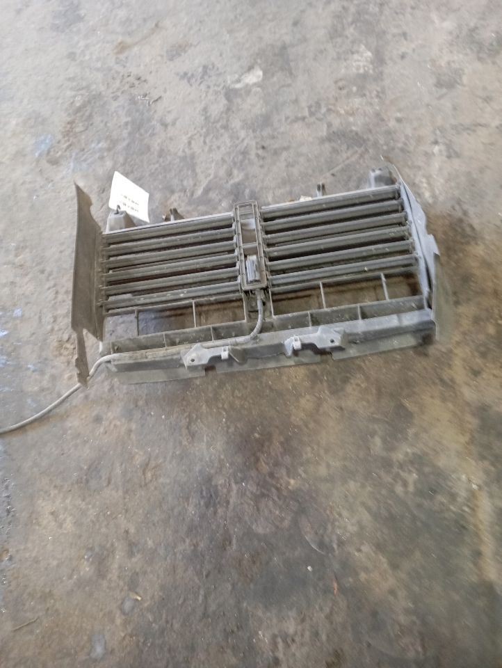 RAM1500 2013 Air Shutter 4214748