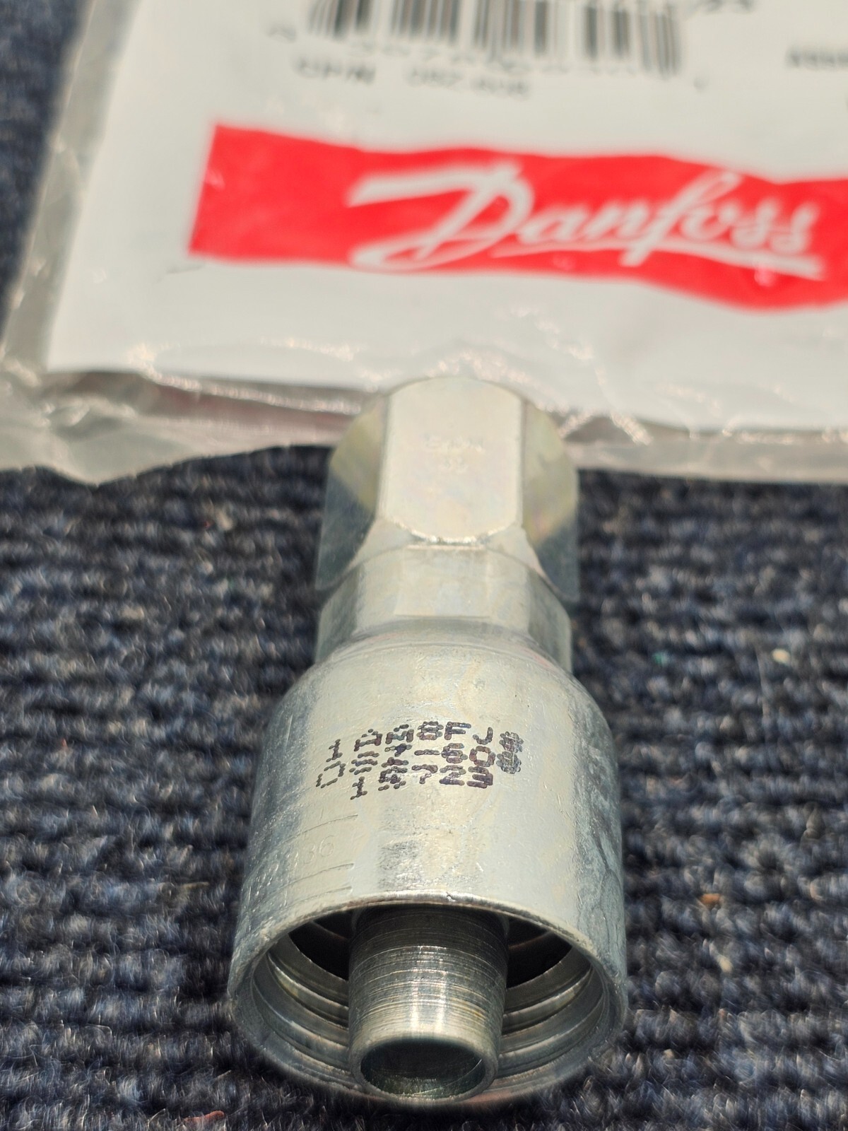 (QTY 2) Danfoss 08Z-608-BG Weatherhead Z Series Crimp Hose Fitting Female Swivel