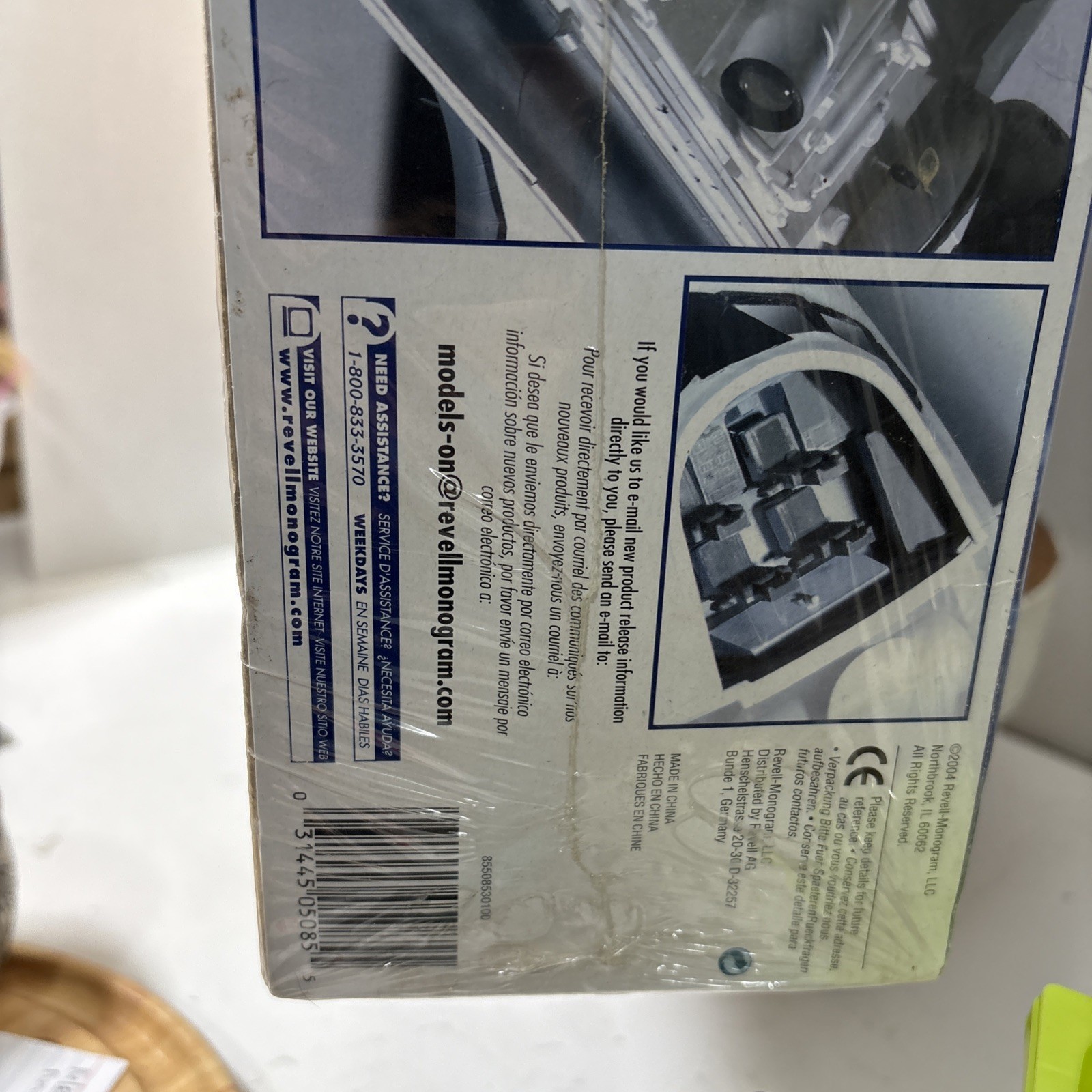 2004 Revell NASA Space Shuttle Endeavor 1:72 Scale Model Kit Planets SEALED