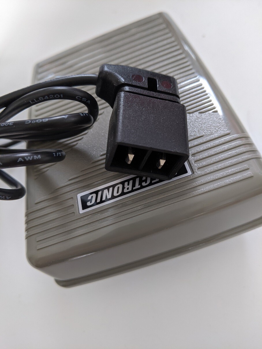 Foot Controller for Bernina 910, 930, 1020, 1030,1070, 1080, 1090, 1120, 1230
