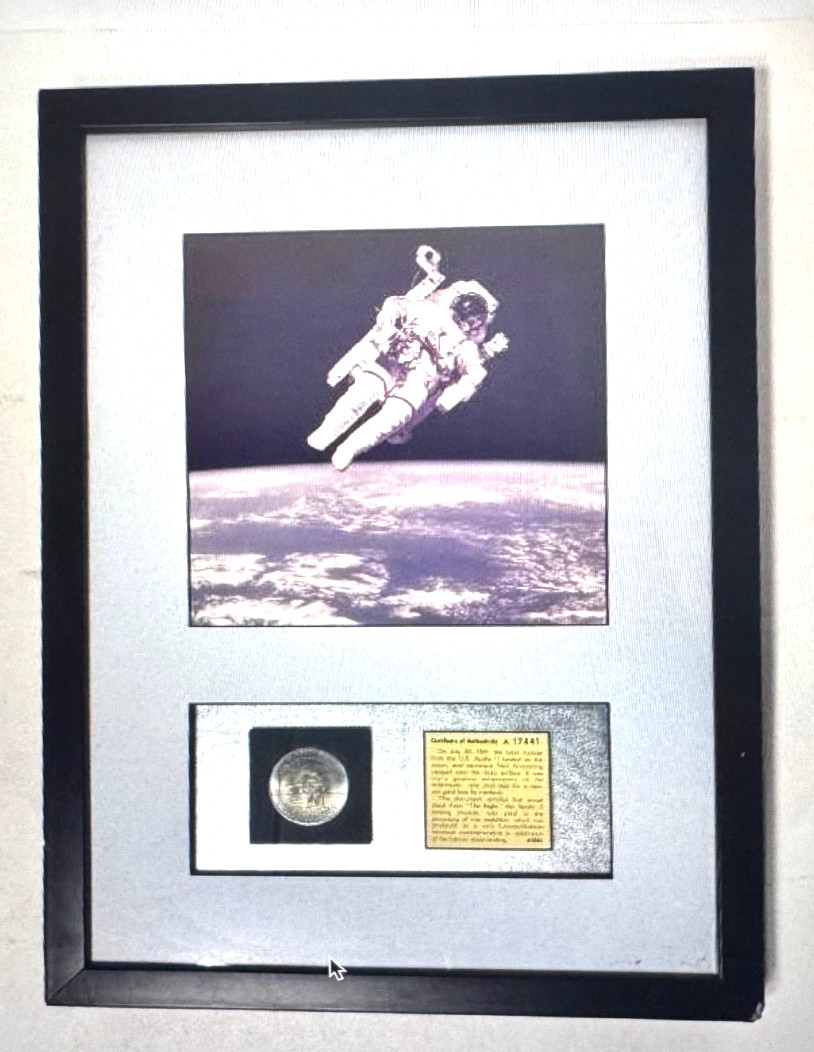Commemorative Apollo 11 Medallion, Astronaut Print