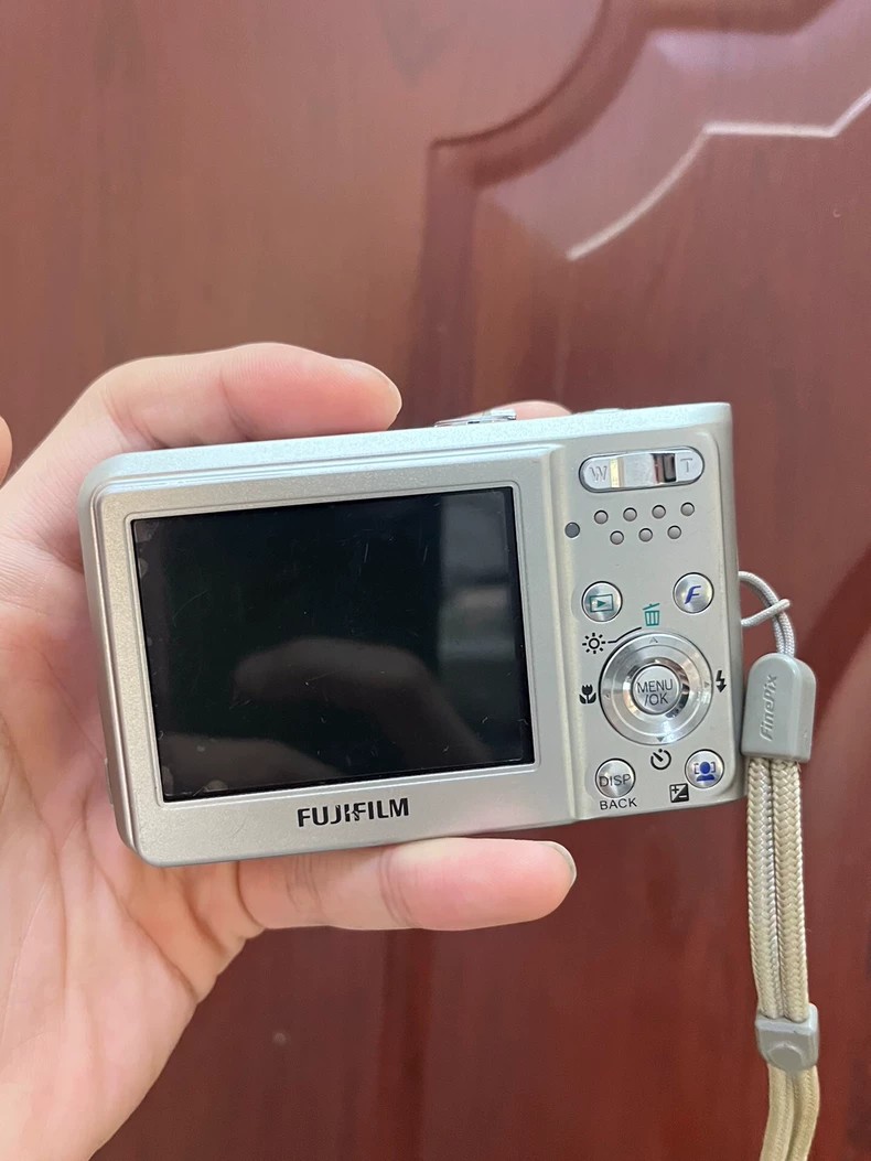 Fujifilm FinePix F31fd 6.3MP Compact Digital Camera with Built-in Flash-English