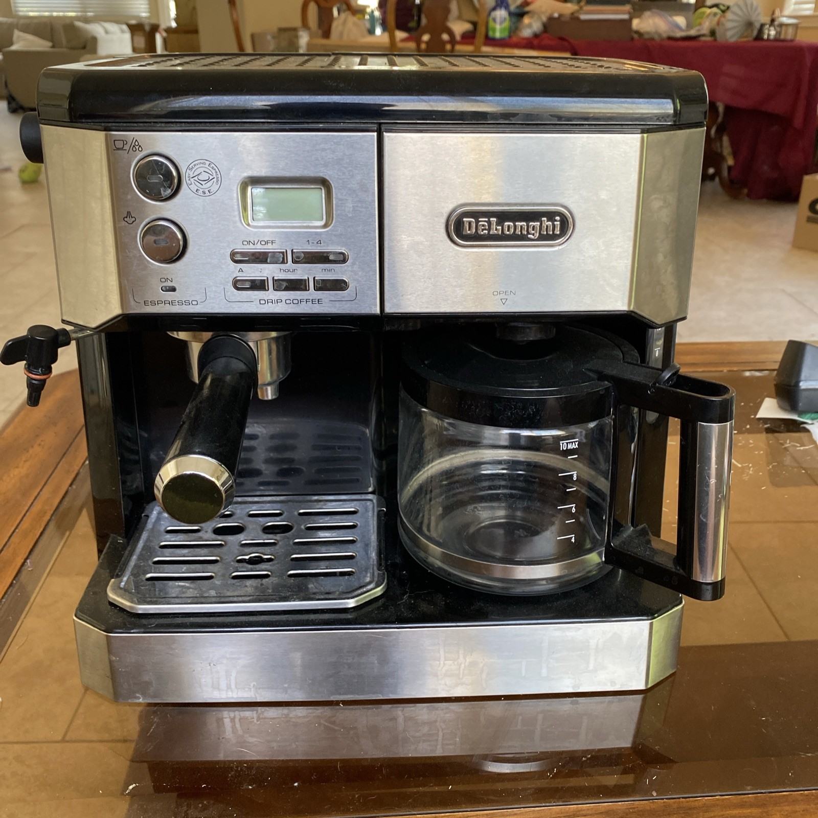 Delonghi Dual Espresso & Coffee Maker for parts only.