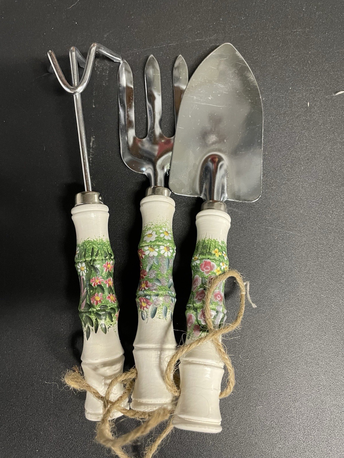 Gardening Accessories - Decorative & Usable Gloves And Tools