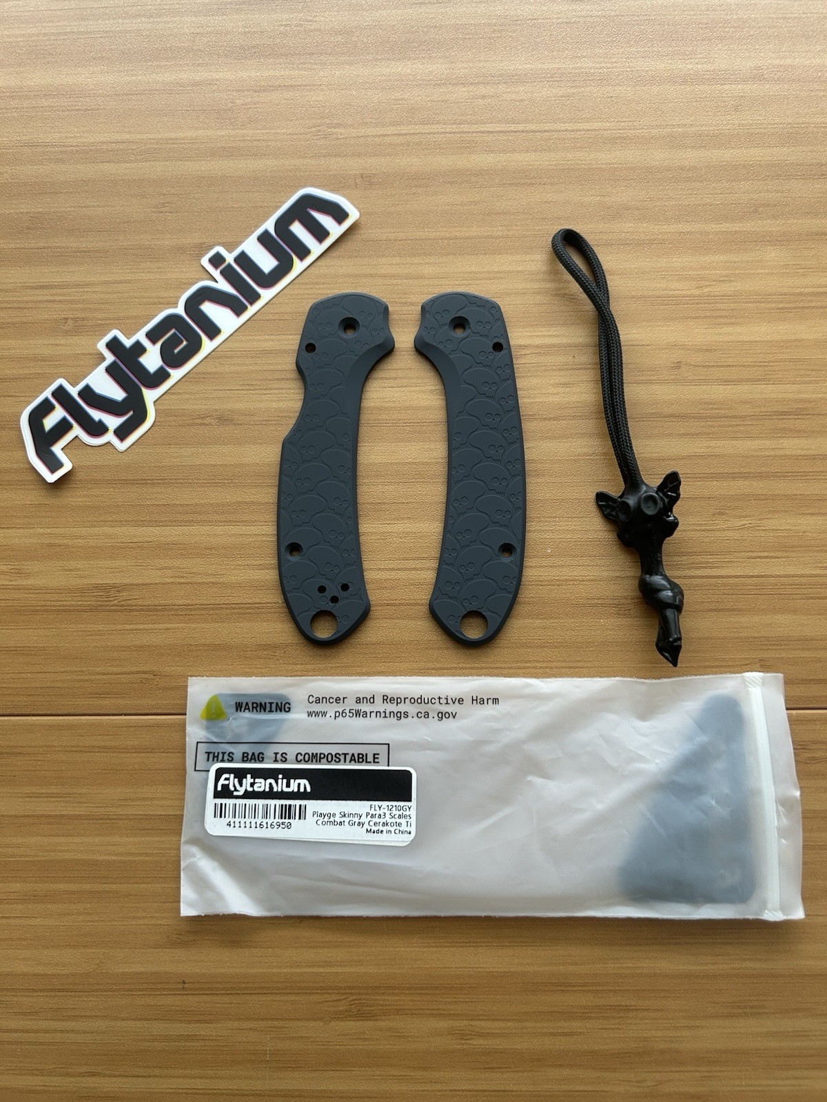 Flytanium x Playge Spyderco Combat Gray Ti Para 3 Skinny Scales FLY-1210GY