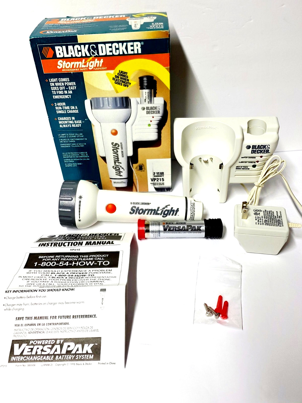 Black & Decker StormLight VersaPak Flashlight And Charger w BATTERY