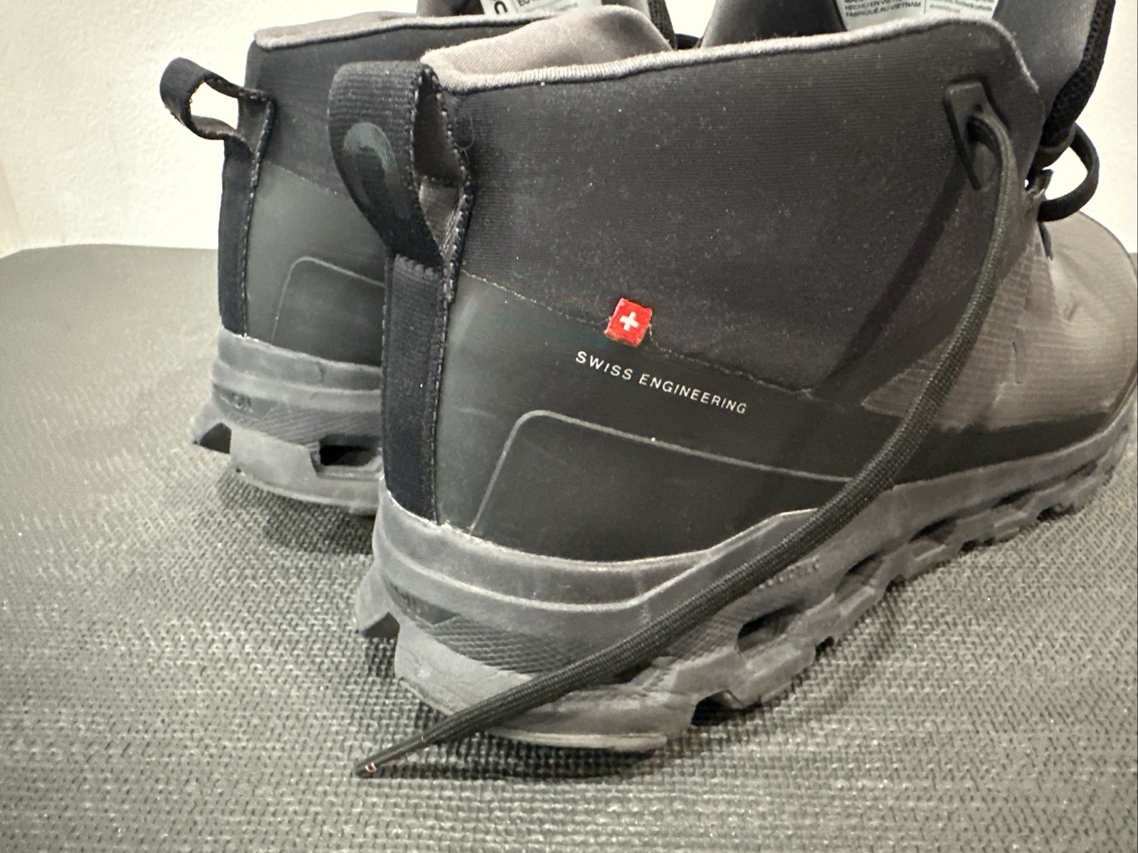 On Cloudroam Men's Size 12 Waterproof Hiking Boot Black/Eclipse 3MD30070106