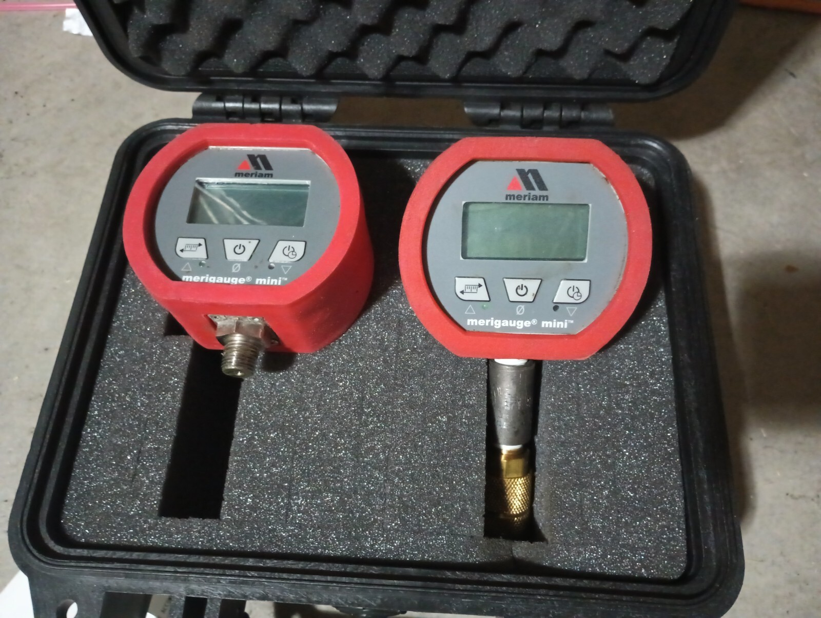 (2) pair of MeriGauge Mini Meriam                 model#: MPG2000BBL200PSIG-D4